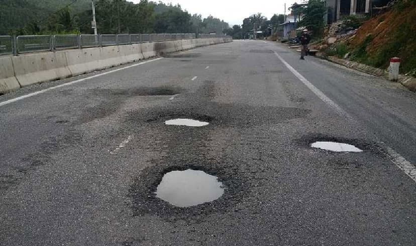Hạn chế đi vào ổ gà sẽ giúp kéo dài tuổi thọ lốp