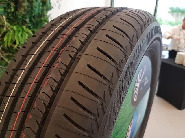 Lốp Bridgestone 185/55R15 Ecopia EP30 thuộc dòng lốp tiết kiệm nhiên liệu, được thiết kế cho xe nhỏ và đô thị