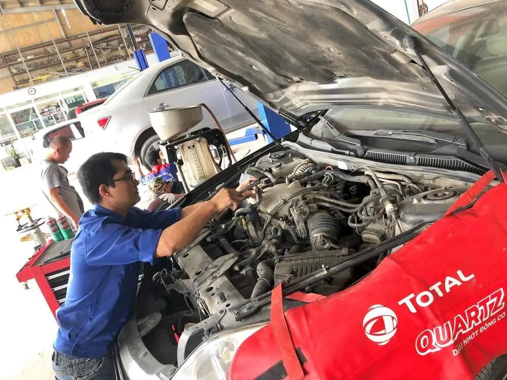 Kiểm tra xe trước khi mang đi đăng kiểm - Source: Facebook Gara Việt Nhật
