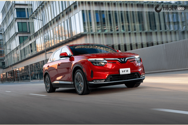 VinFast VF8 có 2 kích thước lốp là 225/55R19 hoặc 245/45R20