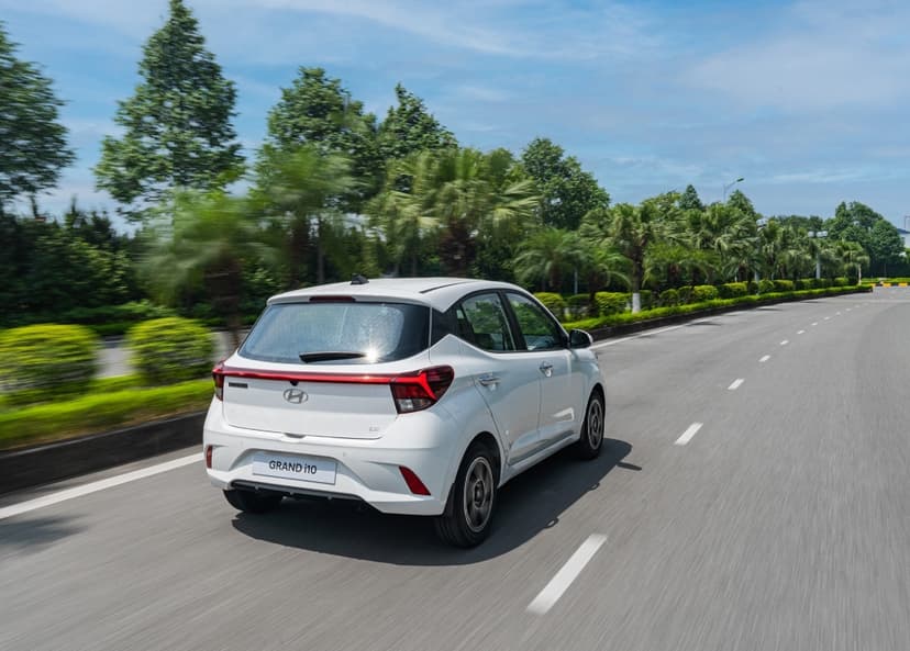 Hyundai i10 có 2 kích cỡ lốp là 165/70R14 và 175/60R15