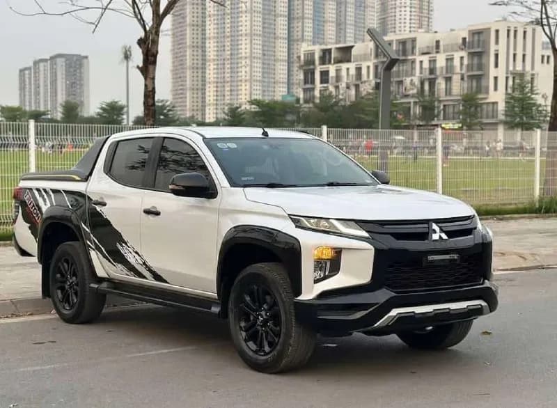 Mitsubishi Triton 4x2 AT Athlete là một trong những dòng xe phù hợp với lốp Bridgestone Dueler A/T 002