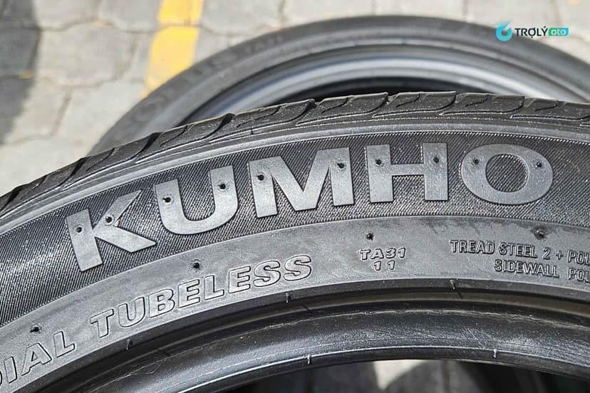 Người dùng cần thay lốp đúng thời điểm khi gai mòn hoặc lốp có dấu hiệu hư hỏng để đảm bảo an toàn vận hành