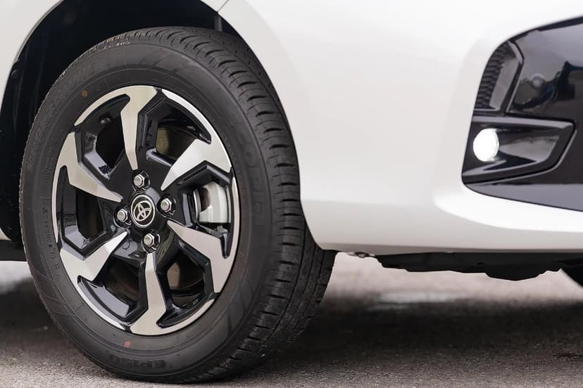 Các bản Toyota Vios hiện tại đều sử dụng lốp mâm đúc 