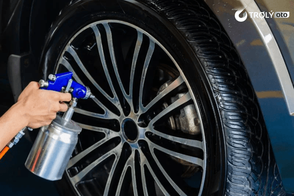 Tráng lốp ô tô là phương pháp phủ lớp keo chuyên dụng ở mặt trong của lốp