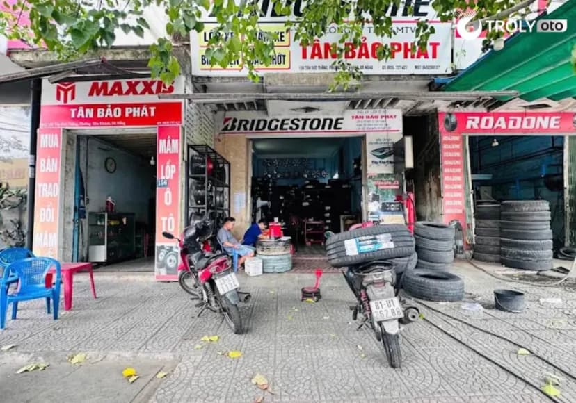 Mặt tiền cửa hàng và không gian trưng bày mâm lốp tại Tân Bảo Phát
