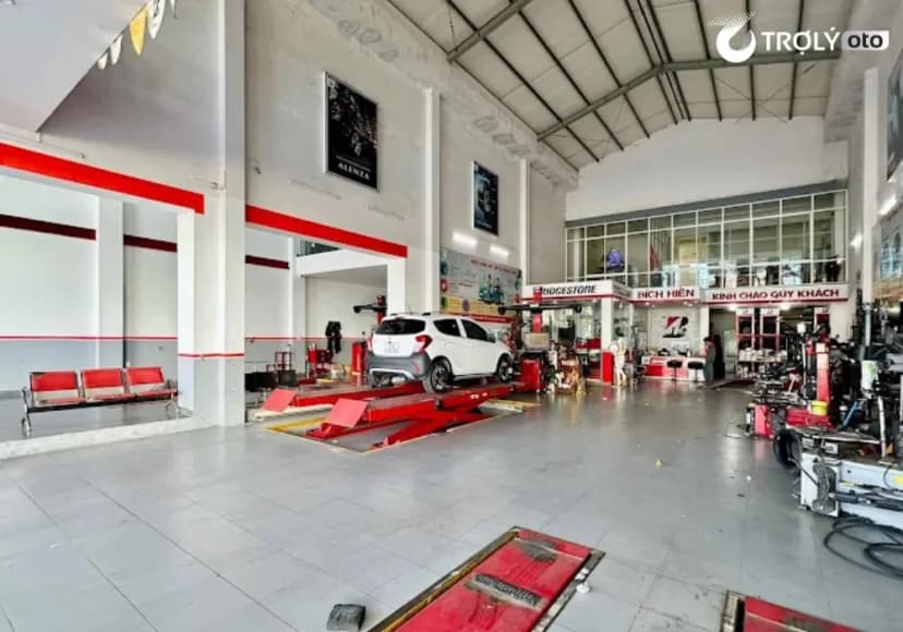 Không gian khang trang cùng hệ thống máy móc hiện đại tại Trung Tâm Dịch Vụ Lốp Xe Bridgestone Bích Hiền