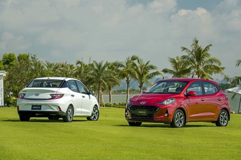Hyundai i10 có 2 kích thước lốp là 165/70R14 và 175/60R15