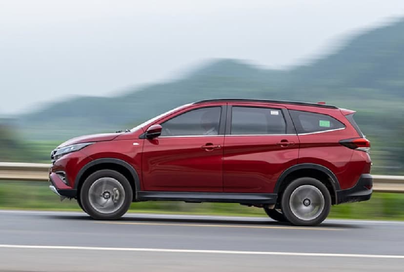 Toyota Rush được trang bị lốp 215/60R17