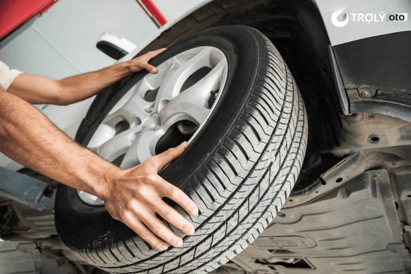 Nên kiểm tra lốp định kỳ để đảm bảo an toàn
