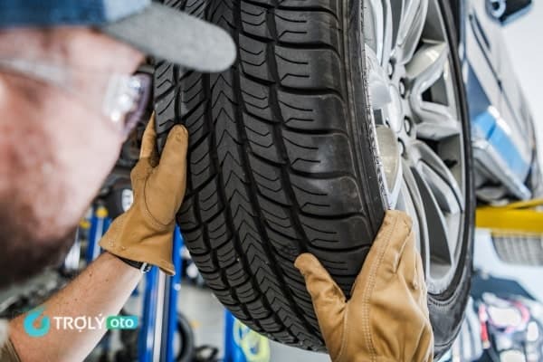 Kiểm tra gai lốp ô tô định kỳ