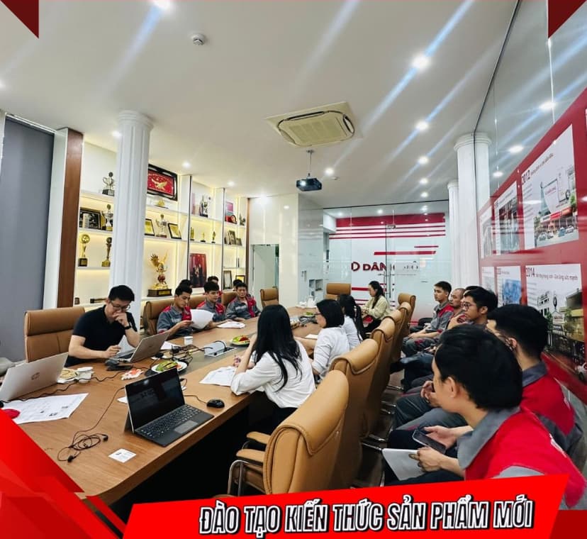 Các kỹ thuật viên tại Dân Chủ liên tục được đào tạo kiến thức về sản phẩm, công nghệ mới