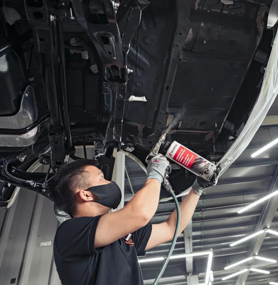 Sơn phủ gầm giúp bảo vệ gầm xe khỏi tác động của môi trường - Source: atomauto