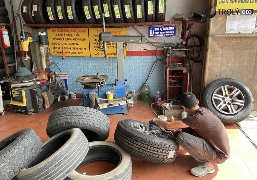Đội ngũ kỹ thuật viên chuyên nghiệp tại gara ô tô uy tín ở Ninh Bình