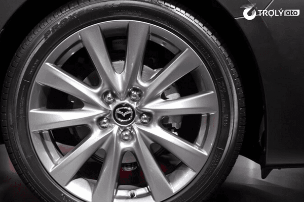 185/60 R16 với lốp lớn, bám đường tốt