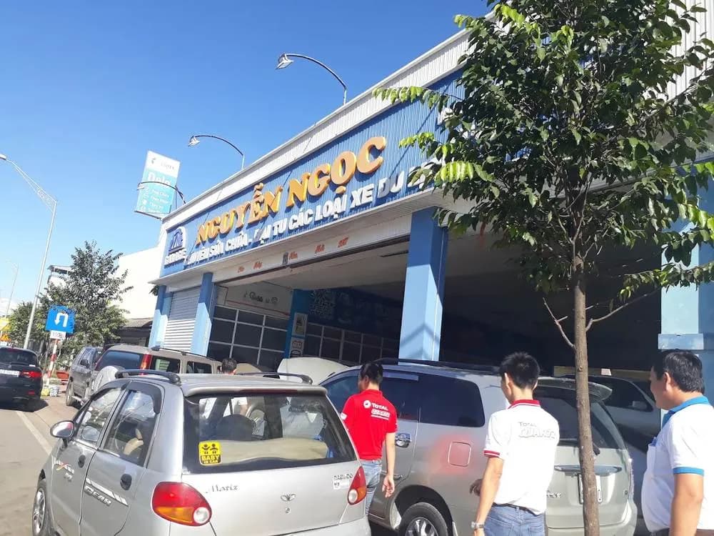 Garage Ô Tô Nguyễn Ngọc nằm trên QL1A chuyên sửa chữa các dòng ô tô du lịch