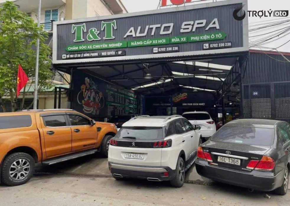 Khu vực tiếp nhận và dịch vụ chăm sóc xe tại T&T Autospa