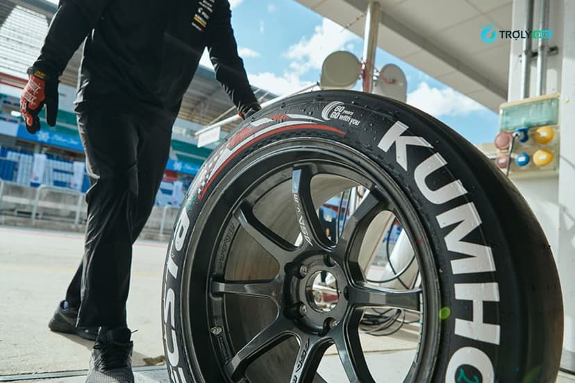 Lốp Kumho cho Hyundai Santa Fe có sự cân bằng tốt giữa độ bền và hiệu suất vận hành trong điều kiện thực tế tại Việt Nam