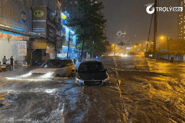 Nguy cơ thủy kích khi qua vùng ngập