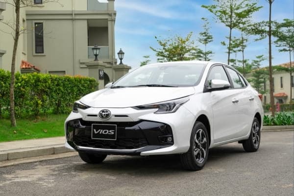 Toyota Vios có 2 kích cỡ lốp là 185/60R15 hoặc 175/65R14 - Source: toyota.com.vn