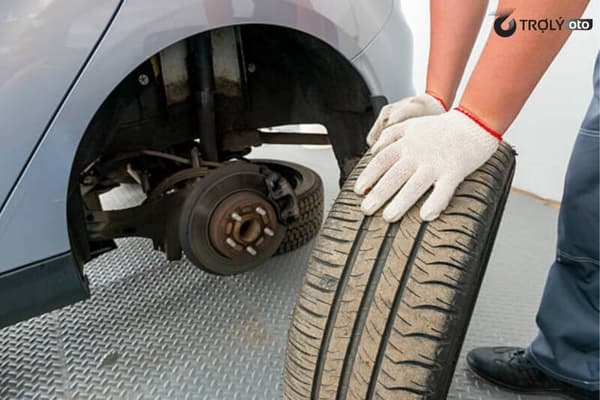 Thay lốp đúng thời điểm để đảm bảo an toàn