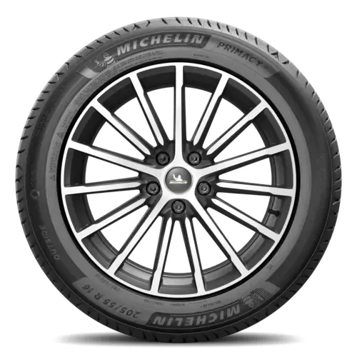 Chữ OUTSIDE trên thành lốp Michelin Primacy 4 cho biết đây là mặt phải quay ra ngoài khi lắp