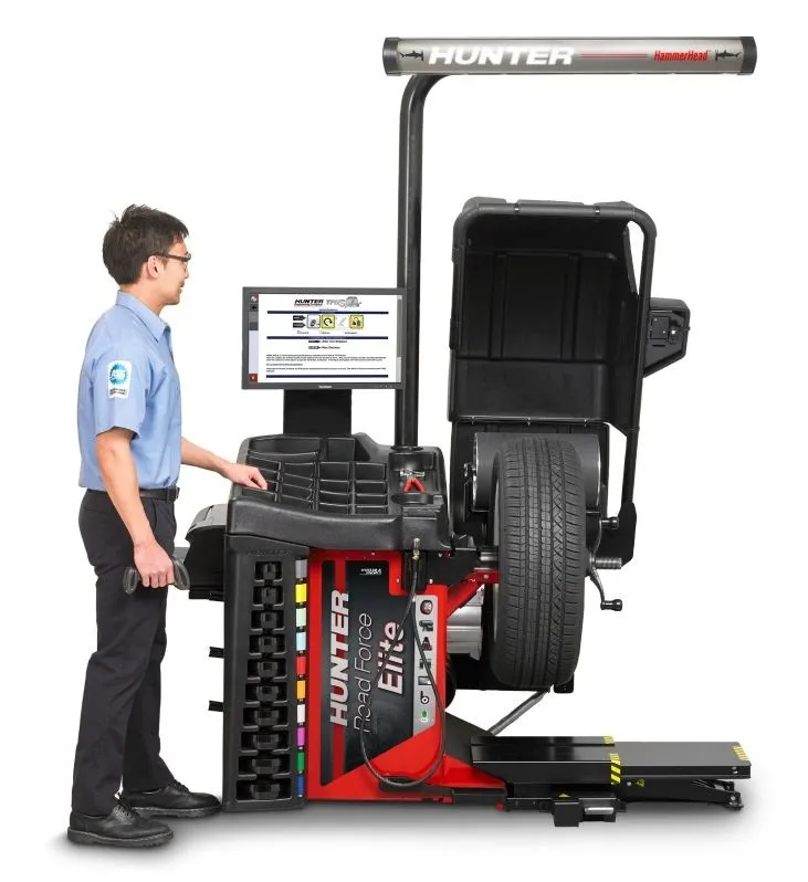 Bạn nên tiến hành cân bằng động lốp ô tô mỗi khi thay lốp mới