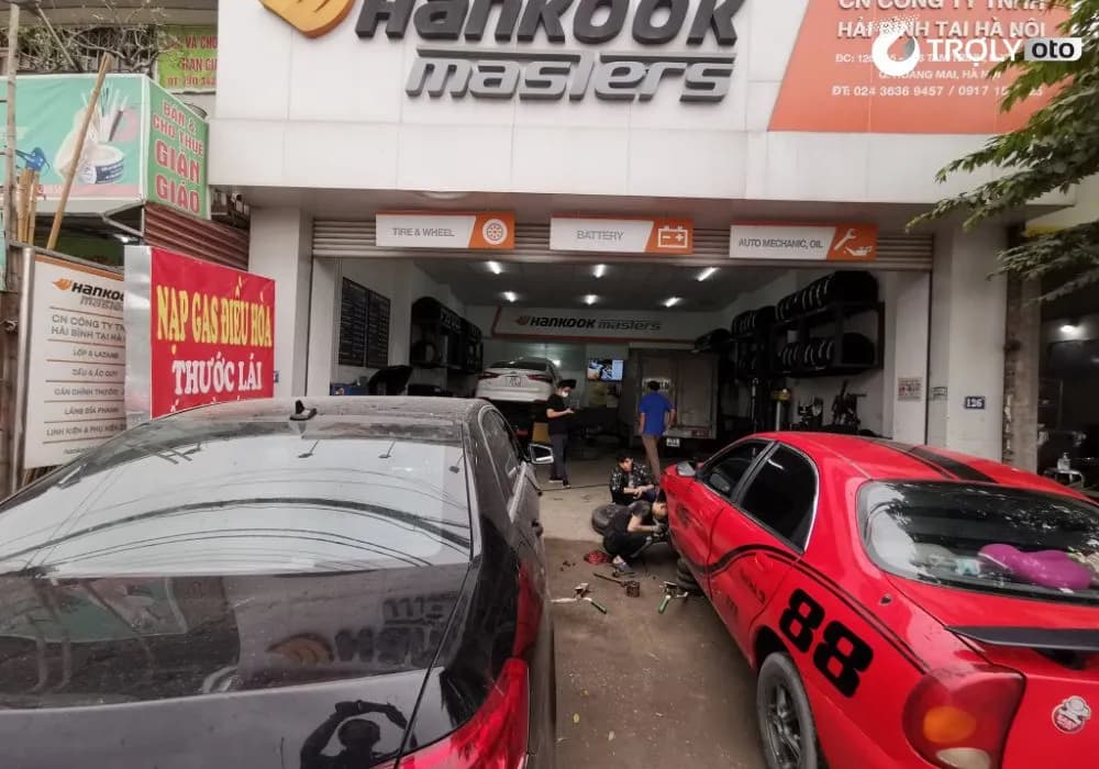 Không gian xưởng dịch vụ và bảo dưỡng ô tô tại Gara Hải Bình