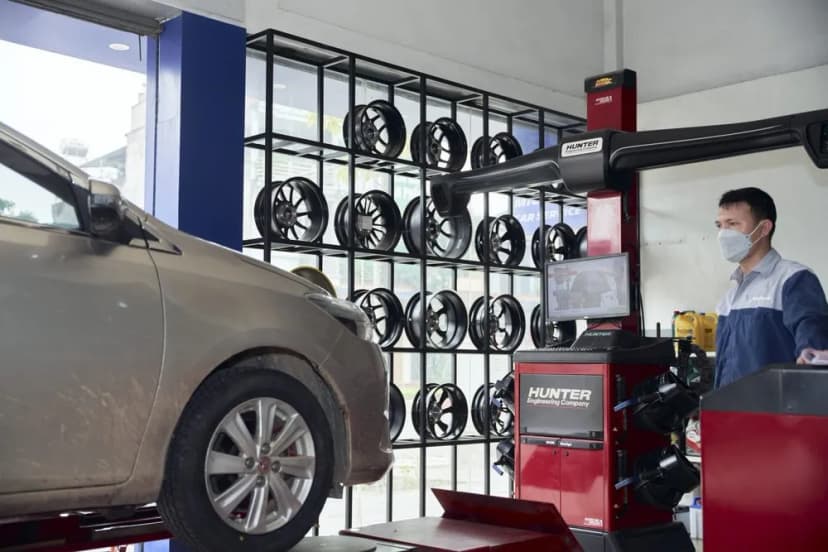 Cân chỉnh thước lái giúp xe chạy thẳng, đánh lái chính xác, bám đường ổn định và lốp mòn đều - Source: Lốp Mạnh Dũng