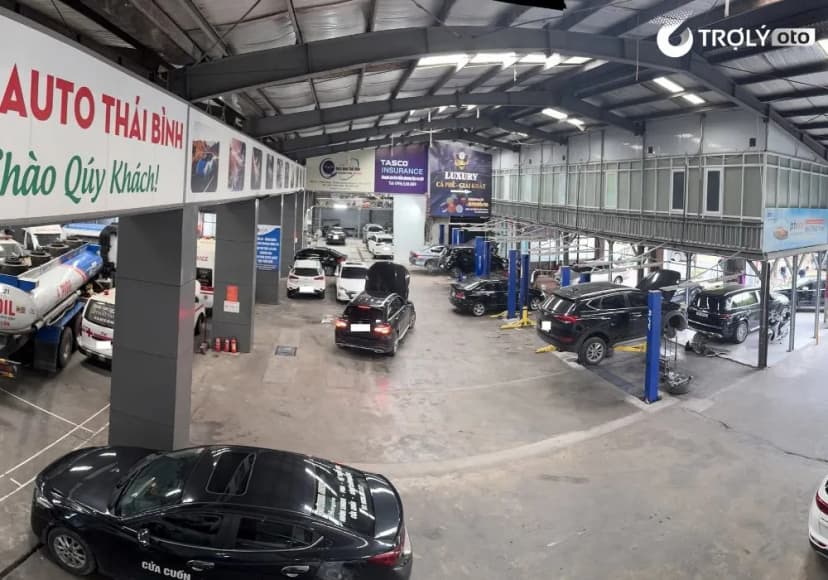 Không gian xưởng sửa chữa rộng rãi và trang thiết bị hiện đại tại Gara Auto Thái Bình